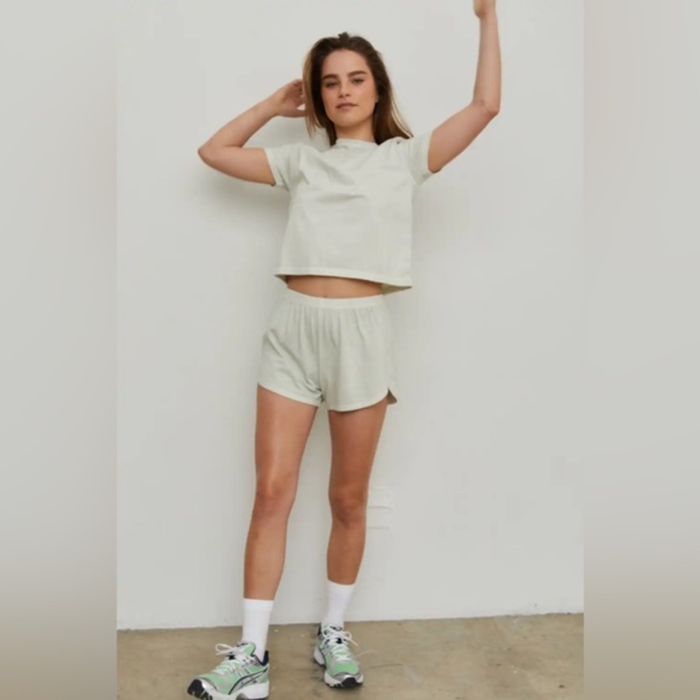 THE BLANK LAB Round Neck Short Sleeve T-Shirt